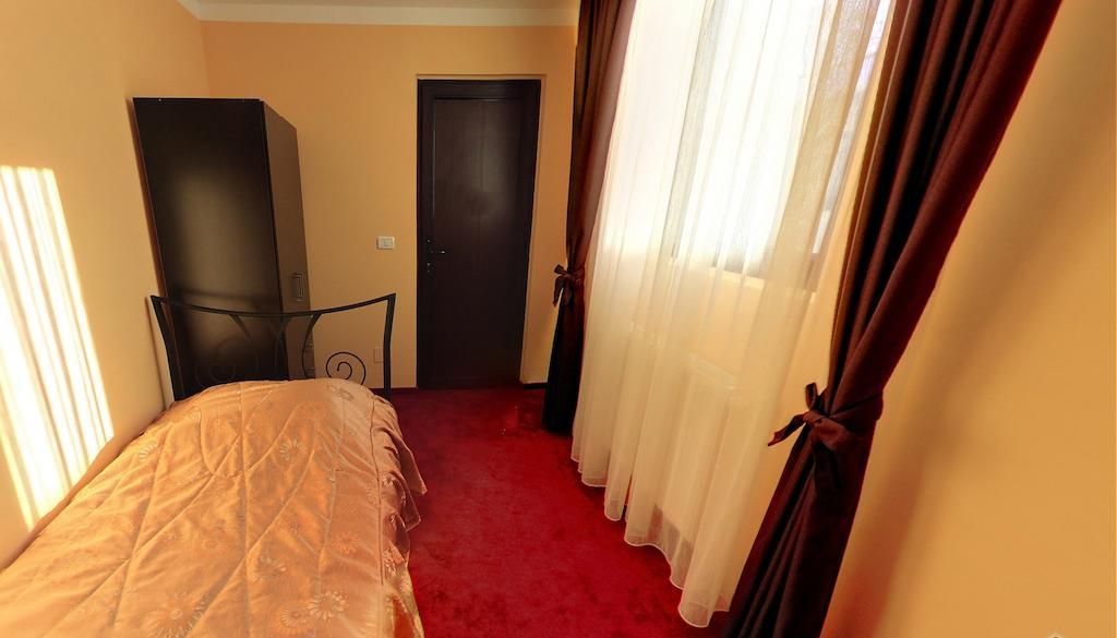 La Storia Guest House Piteşti Zimmer foto